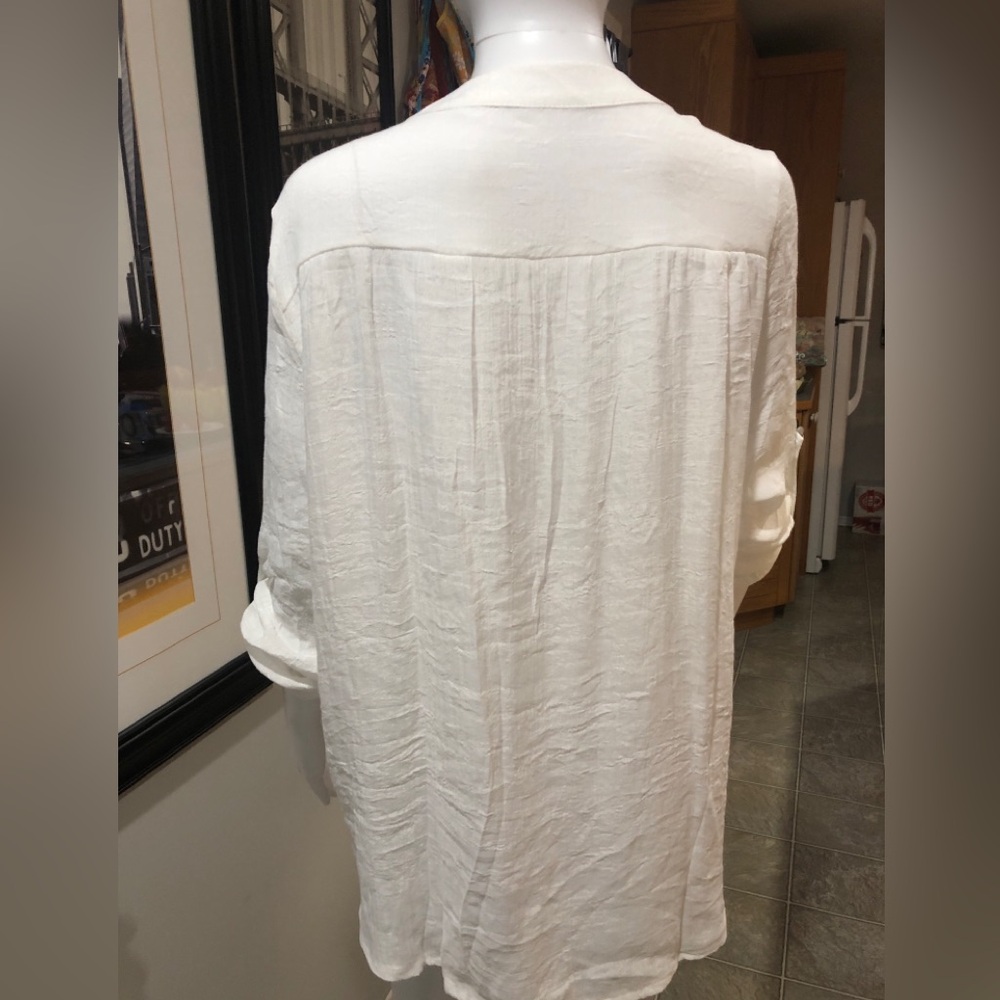 Elegant White Floral Embroidered Women's Top - Picture 7 of 13